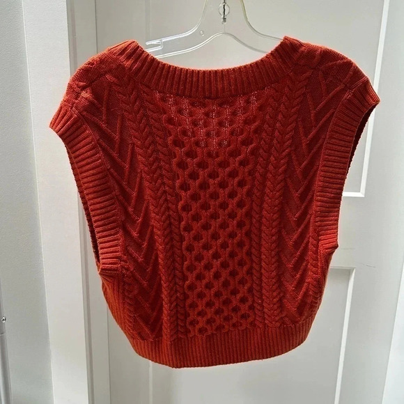 Babaton - Aritizia  knit vest - Picture 3 of 3